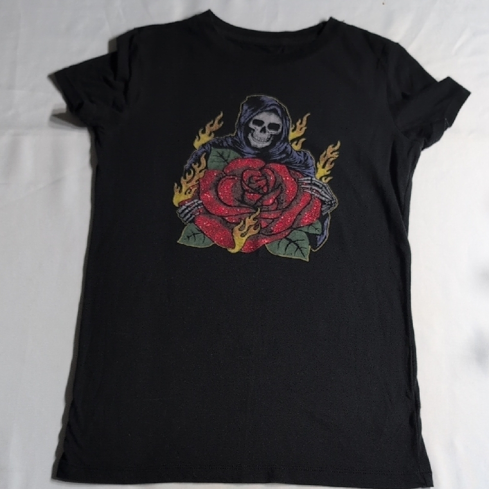 Aeropostale Black Graphic Tee with Skull and Rose Design Size Small